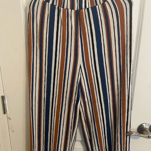 Cropped top & pants set - Picture 2 of 2